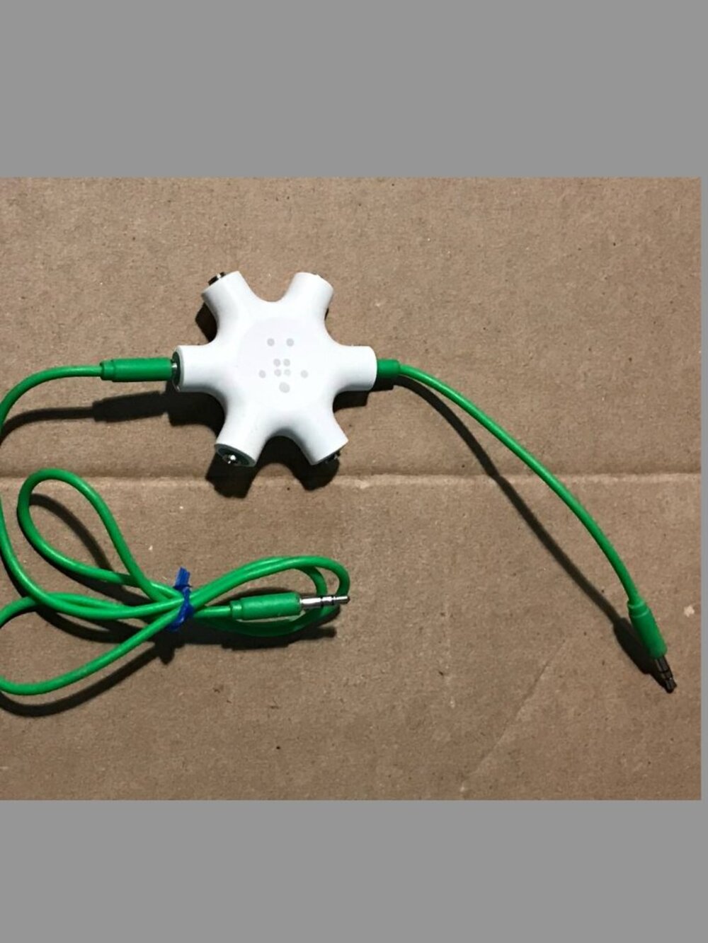 Belkin Star 5-Port 3.5mm Jack Headphone Splitter